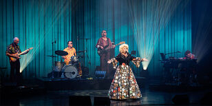 Karin Bloemen en band. 
