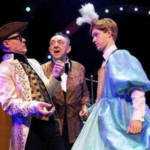 Ons pap wil bij de revue