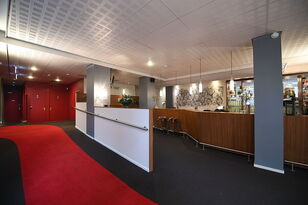 foyer met bar