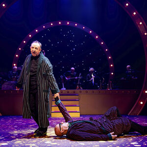 Ons pap wil bij de revue