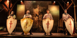 4 wat smoezelige kruisridders met grote schilden